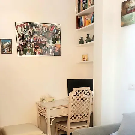 בית אירוח Casa Manny 1 *
